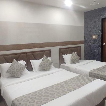 Hotel Royal Sky Ahmedabad Extérieur photo