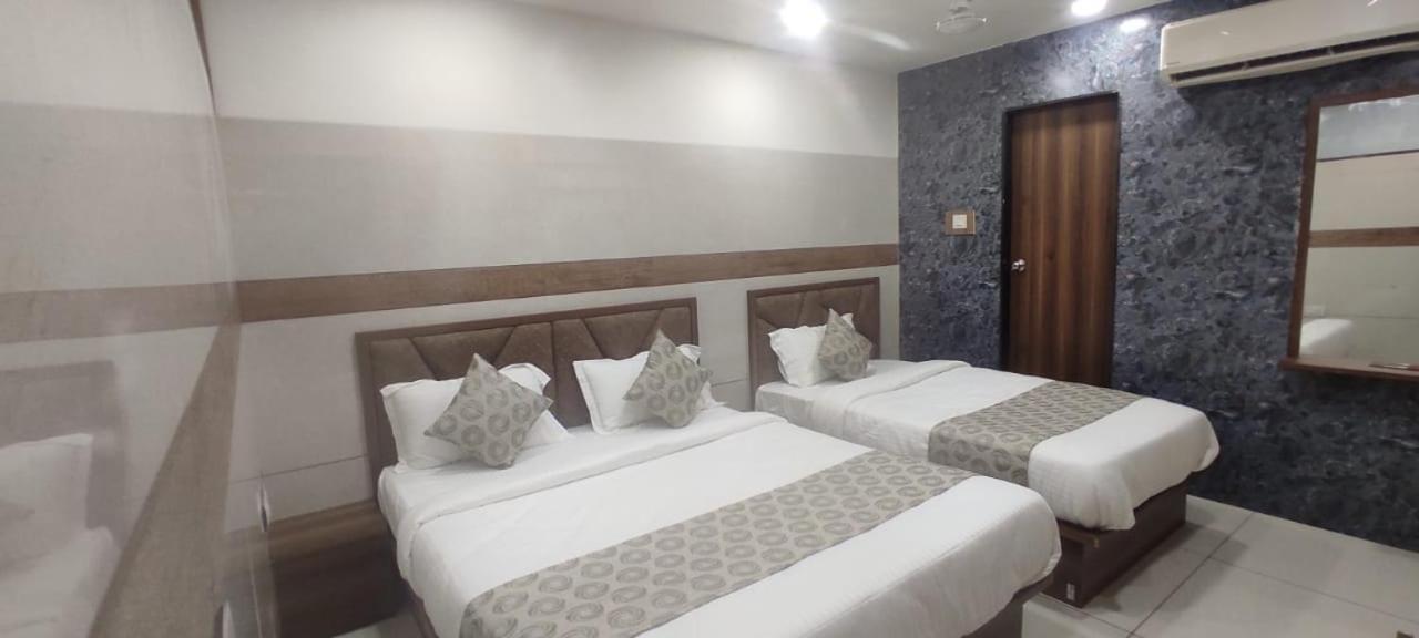Hotel Royal Sky Ahmedabad Extérieur photo