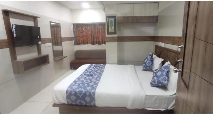 Hotel Royal Sky Ahmedabad Extérieur photo